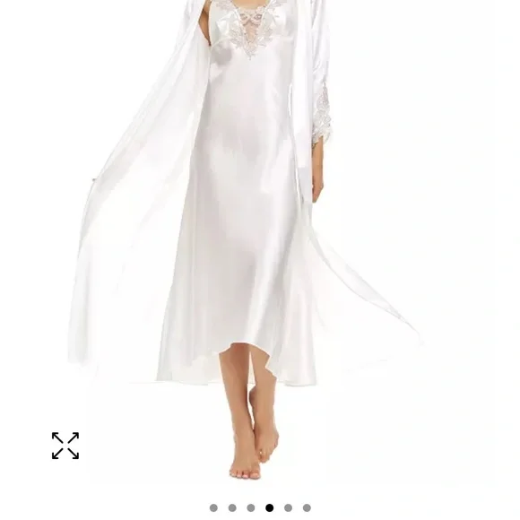 Bridal Robe - Picture 5 of 8